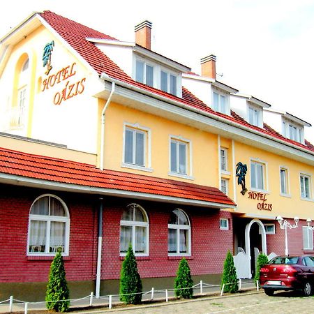 Oazis Panzio Hotel Kiskunfelegyhaza Exterior photo