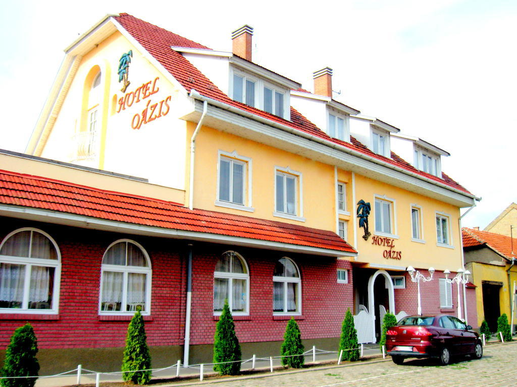 Oazis Panzio Hotel Kiskunfelegyhaza Exterior photo