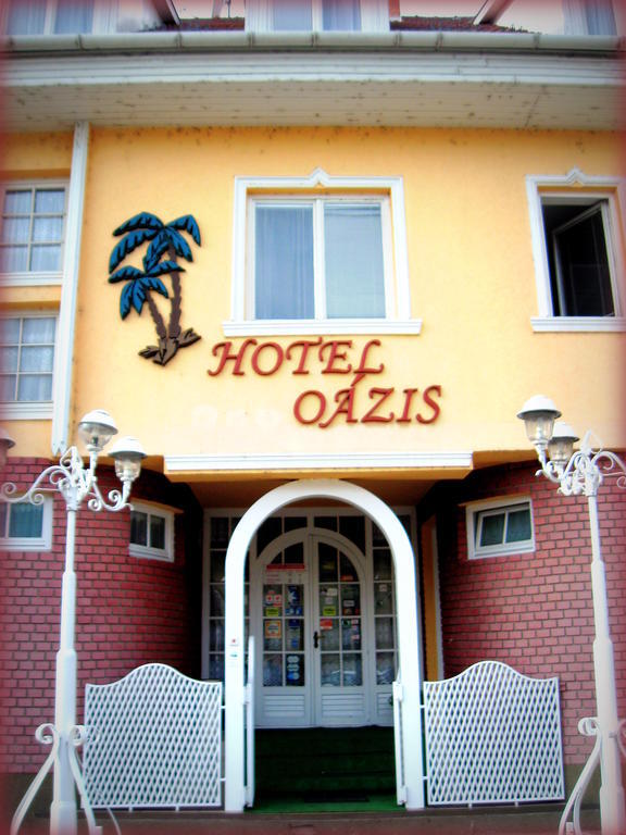 Oazis Panzio Hotel Kiskunfelegyhaza Exterior photo